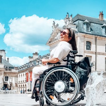 Dijon mit Rollstuhl